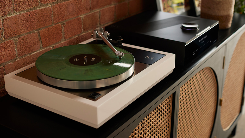 An image of a Linn LP12