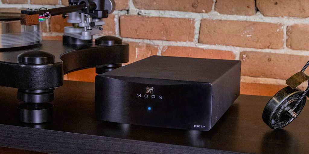 An image of the Moon 310LP with a turntable to the left.