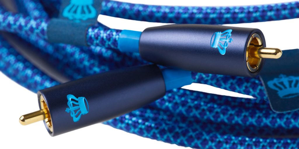 REL Commodore cable in braided blue