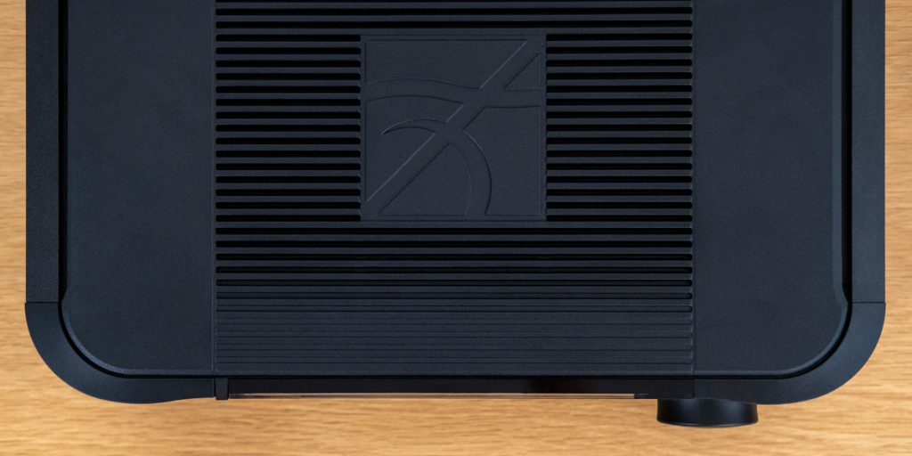 Product image of the top plate of a Moon 371 Network Amplifier.