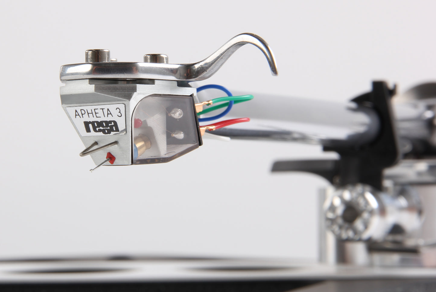 Product Image of a Rega Planar 10 with Apheta 3 cartridge in Black